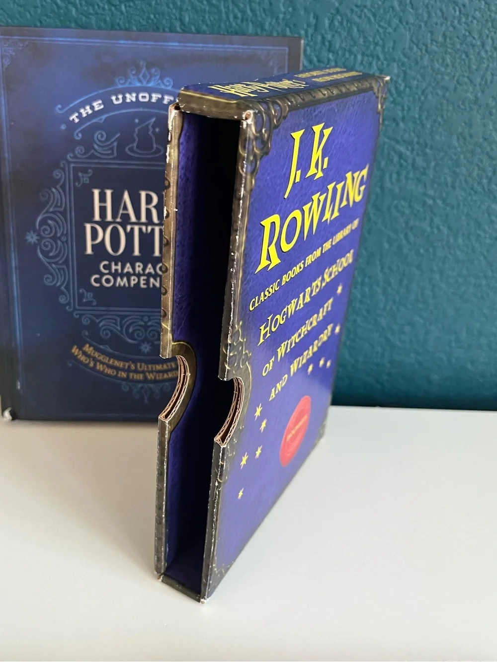 Harry Potter Library of Hogwarts Box Set & Unofficial Character Compendium Books